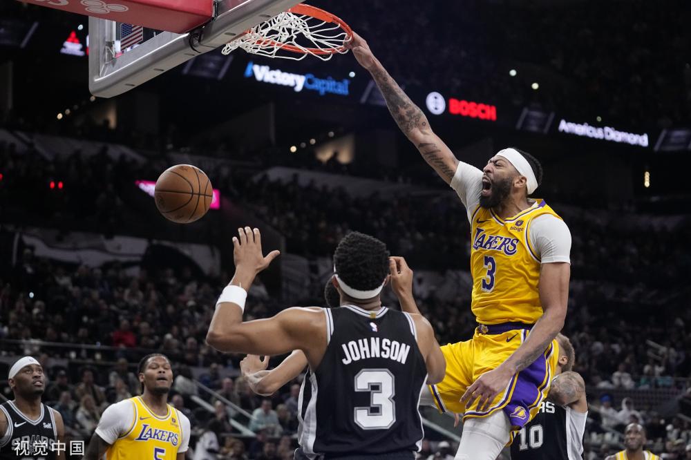 赛场上表现 赛场上表现